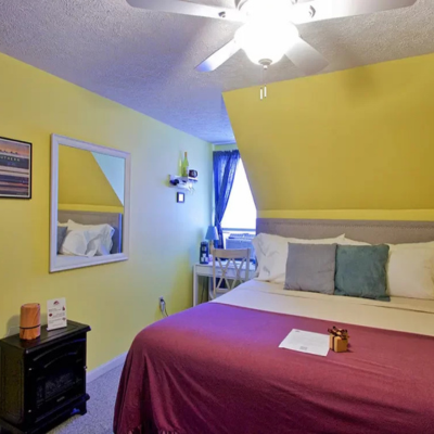 Blacks Burg Bed & Breakfast Huckleberry King Bed