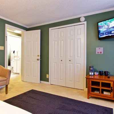 Blacks Burg Bed & Breakfast Dragon's Tooth King Doors