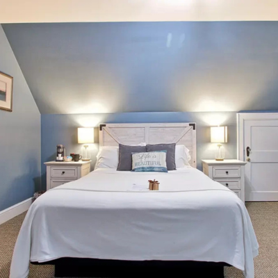 Blacks Burg Bed & Breakfast Blue Ridge Queen Bed Front View